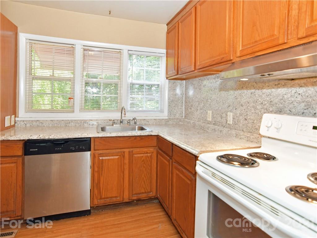 Property image 3 of 378 Westwood Drive in Westwood, Statesville, NC 28677