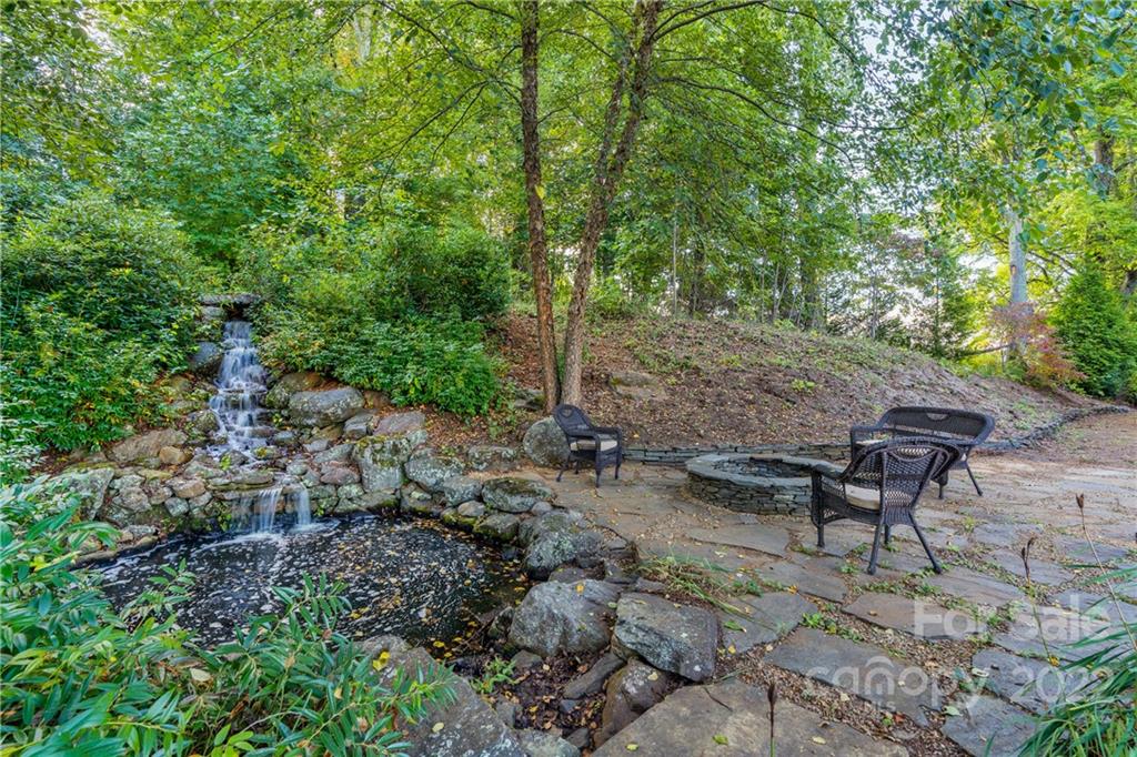 Property image 4 of 100 Crestwood Drive in The Reserve, Burnsville, NC 28714