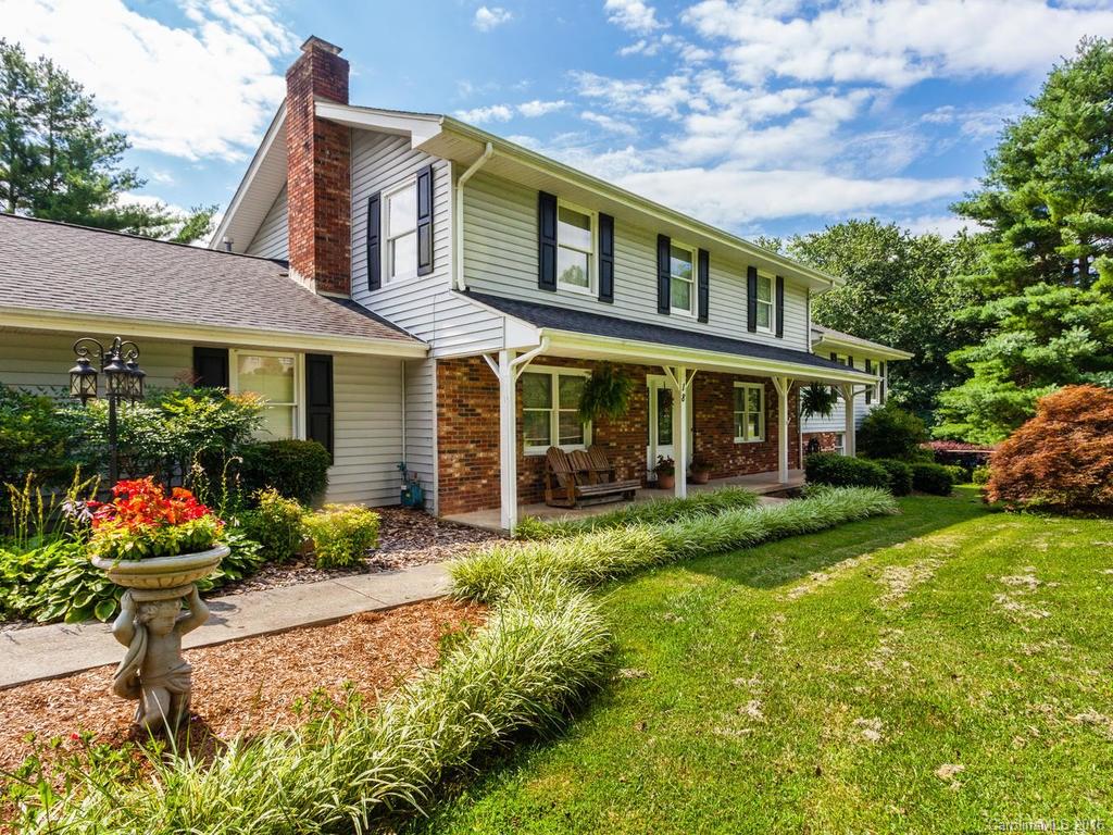 Property image 3 of 18 Shadblow Lane in Tamarac, Hendersonville, NC 28791