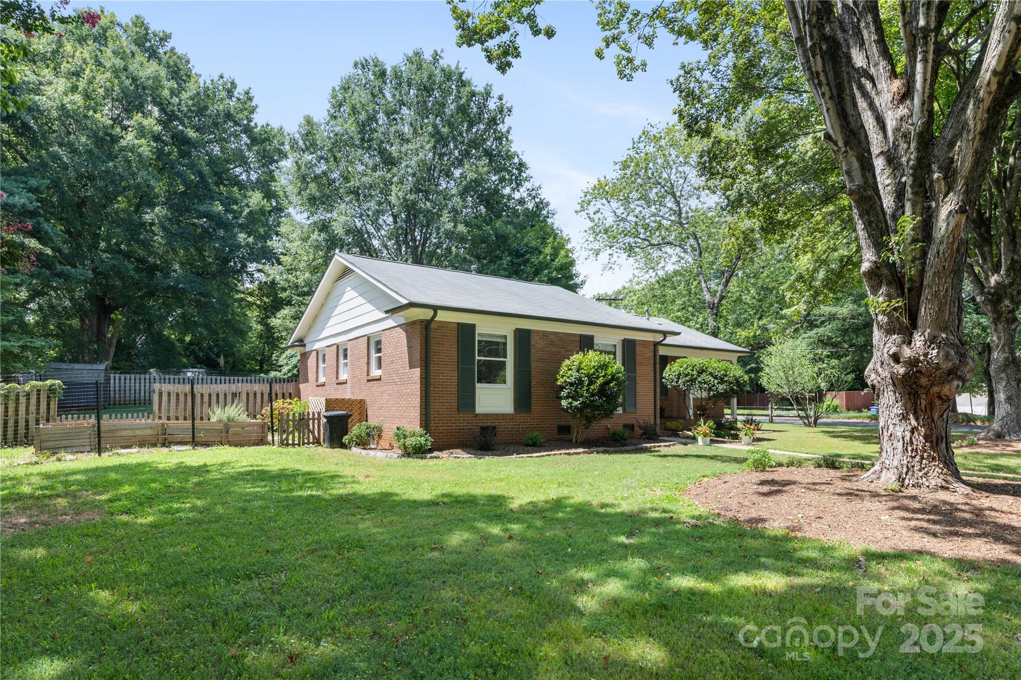 Property image 2 of 7400 Woodstream Drive in Starmount, Charlotte, NC 28210