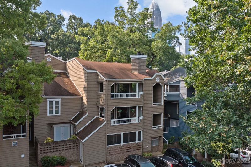 413 W 8th Street