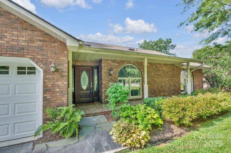 Property image 4 of 156 Circle Top Drive in Mountain Valley, Hendersonville, NC 28739