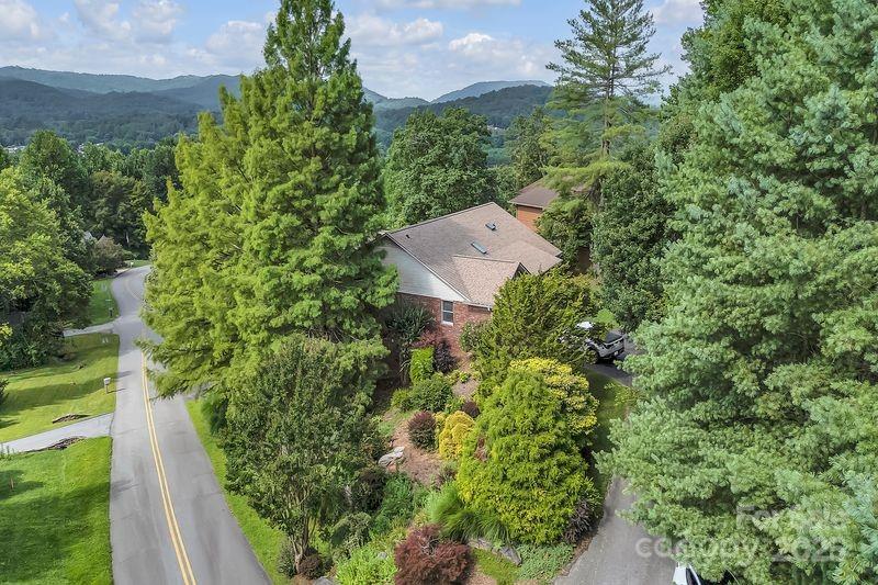 Property image 5 of 156 Circle Top Drive in Mountain Valley, Hendersonville, NC 28739