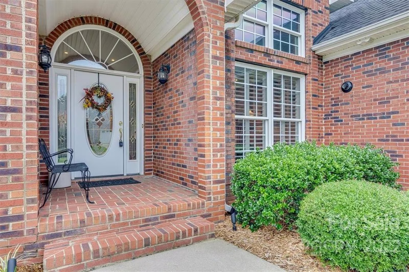 Property image 2 at 1609 Elkhart Circle, Gastonia, NC 28054