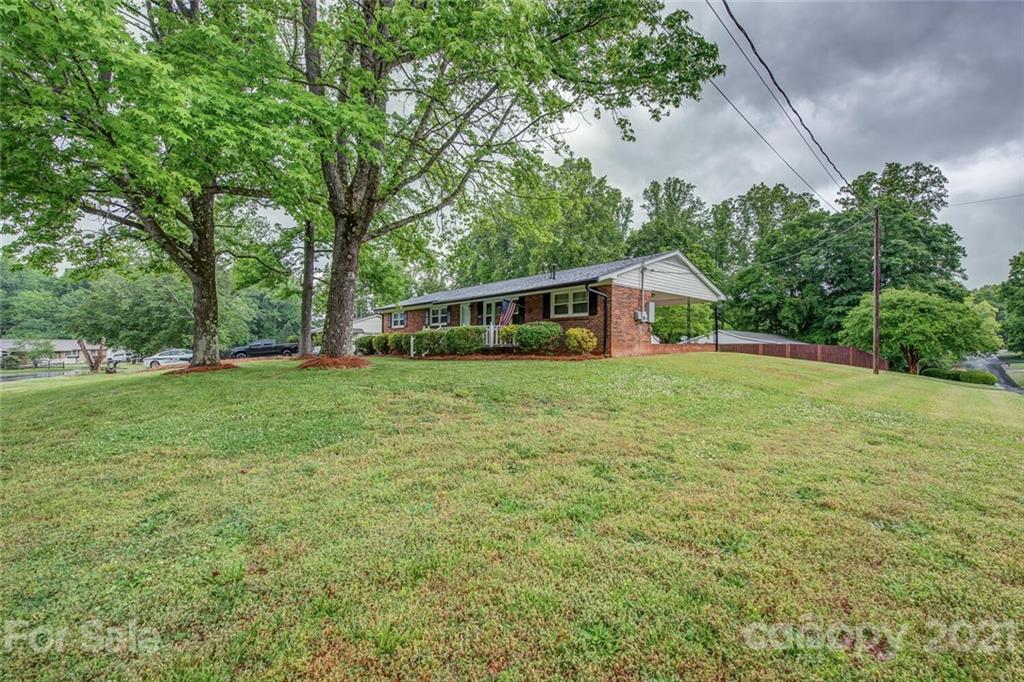 Property image 2 of 4418 Farmbrook Road in Southgate, Gastonia, NC 28056