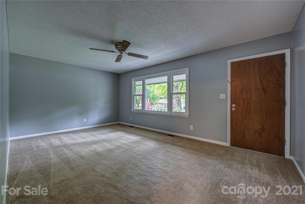 Property image 4 of 4418 Farmbrook Road in Southgate, Gastonia, NC 28056