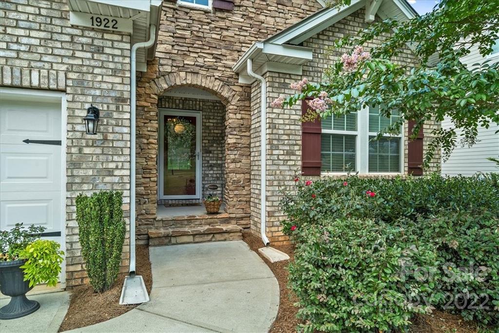 Property image 2 of 1922 Madeira Circle in Tuscany, Waxhaw, NC 28173