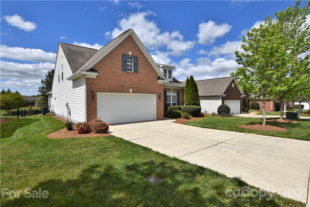Property image 3 of 208 Pine Lake Drive in Villas Of Sun Valley, Monroe, NC 28110