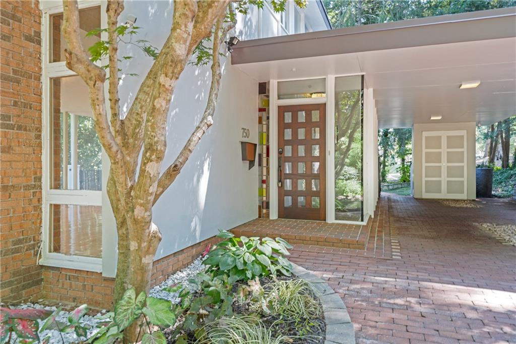 Property image 3 of 750 8th Street Drive in Oakwood Terrace, Hickory, NC 28601