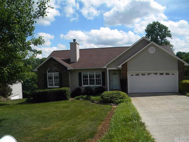 Property image 2 at 1344 Frances Court, Hickory, NC 28602