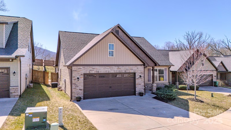 Property image 3 at 34 Onteora Oaks Drive, Asheville, NC 28803