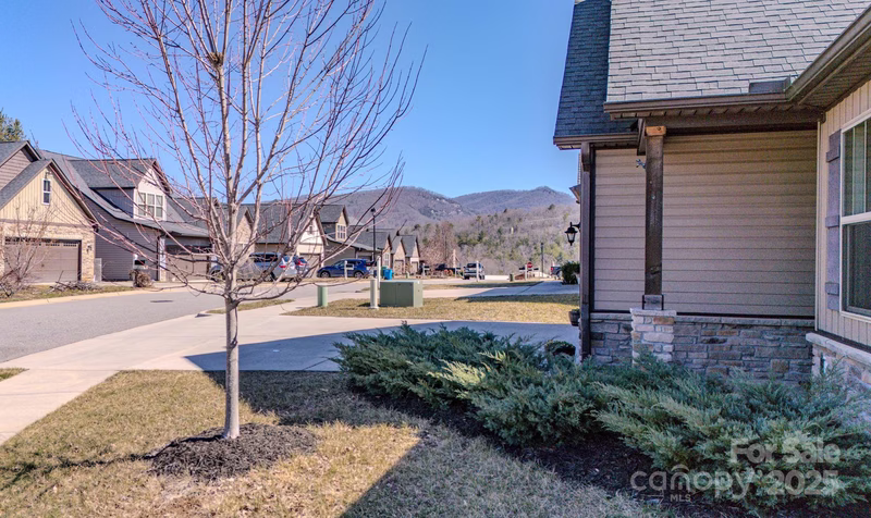 Property image 5 at 34 Onteora Oaks Drive, Asheville, NC 28803