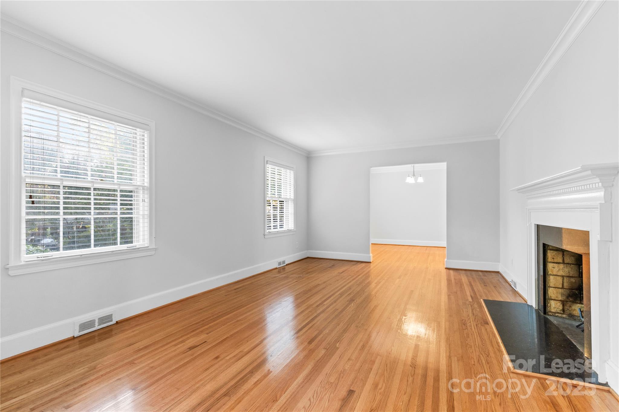 Property image 3 of 5814 Wedgewood Drive in Madison Park, Charlotte, NC 28210