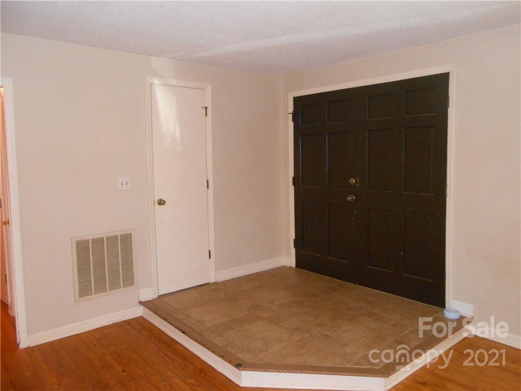 Property image 4 of 6617 Old Meadow Road in Timber Creek, Charlotte, NC 28227