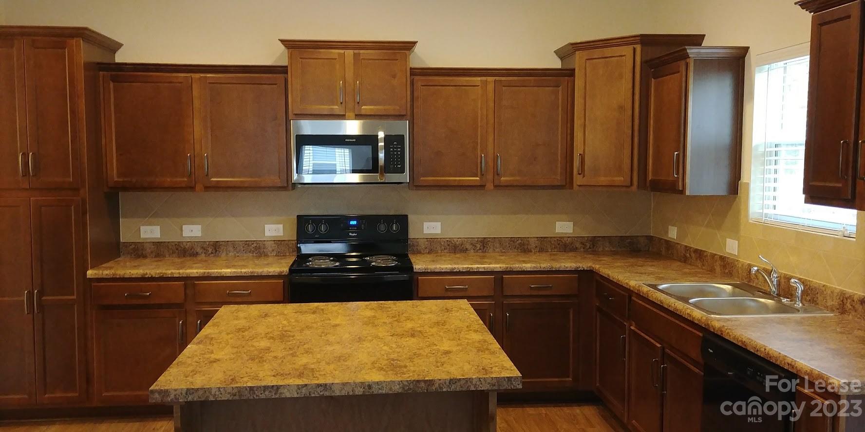 Property image 4 of 3833 Streamside Drive in Catawba Hills, Gastonia, NC 28056