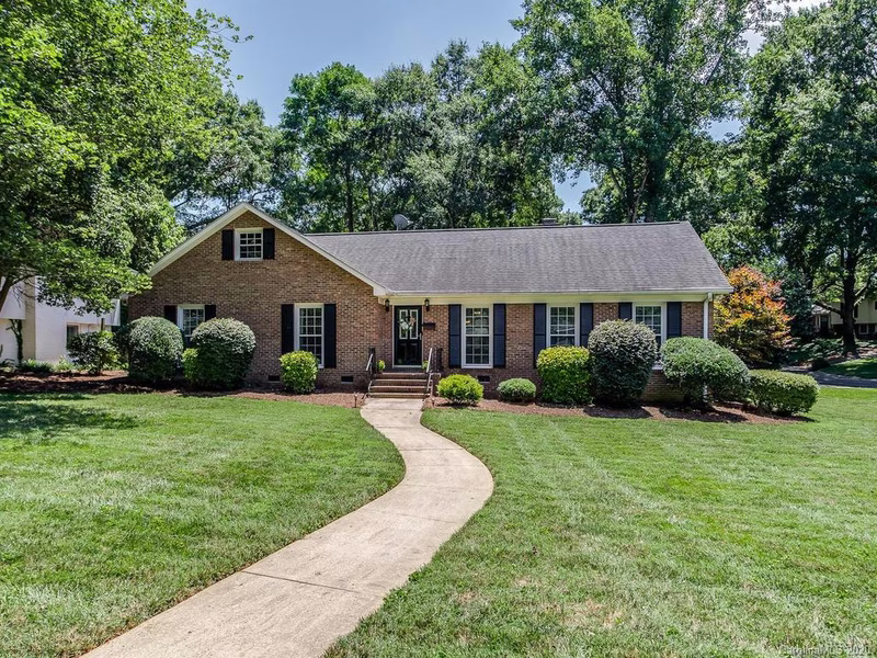 Picardy, Charlotte Community