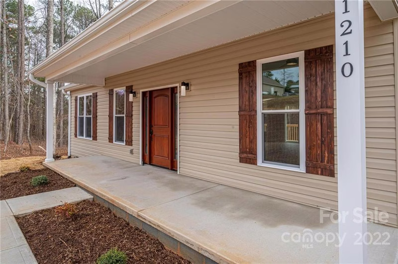 Property image 5 at 1210 Kensington Circle, Newton, NC 28658