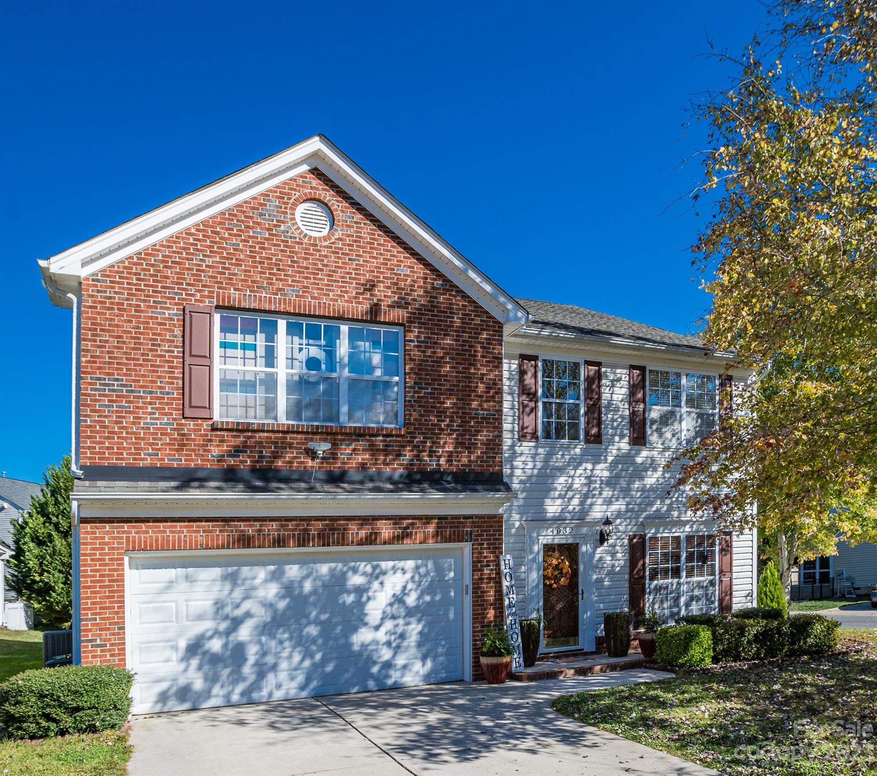 Property image 2 of 4032 Cascade Drive in Catawba Hills, Gastonia, NC 28056