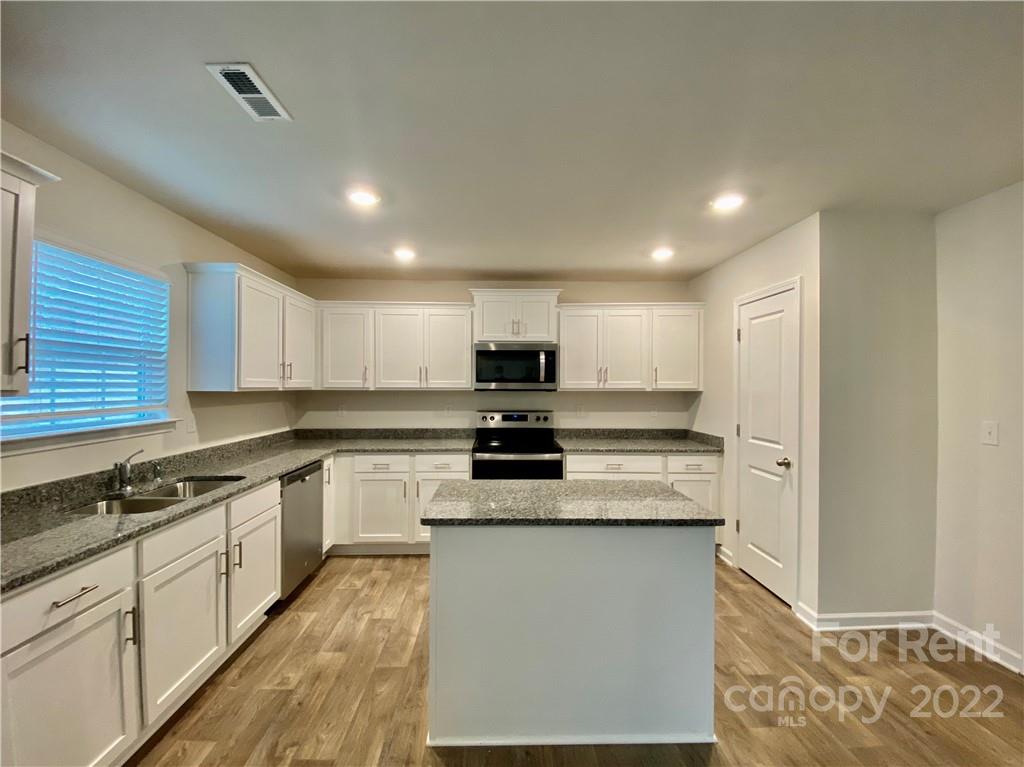 Property image 2 of 3163 Winesap Drive in Apple Creek, Dallas, NC 28034