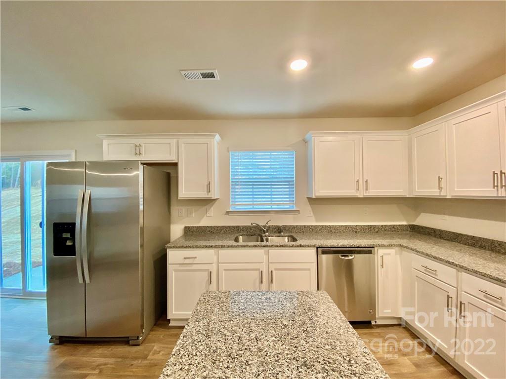 Property image 5 of 3163 Winesap Drive in Apple Creek, Dallas, NC 28034