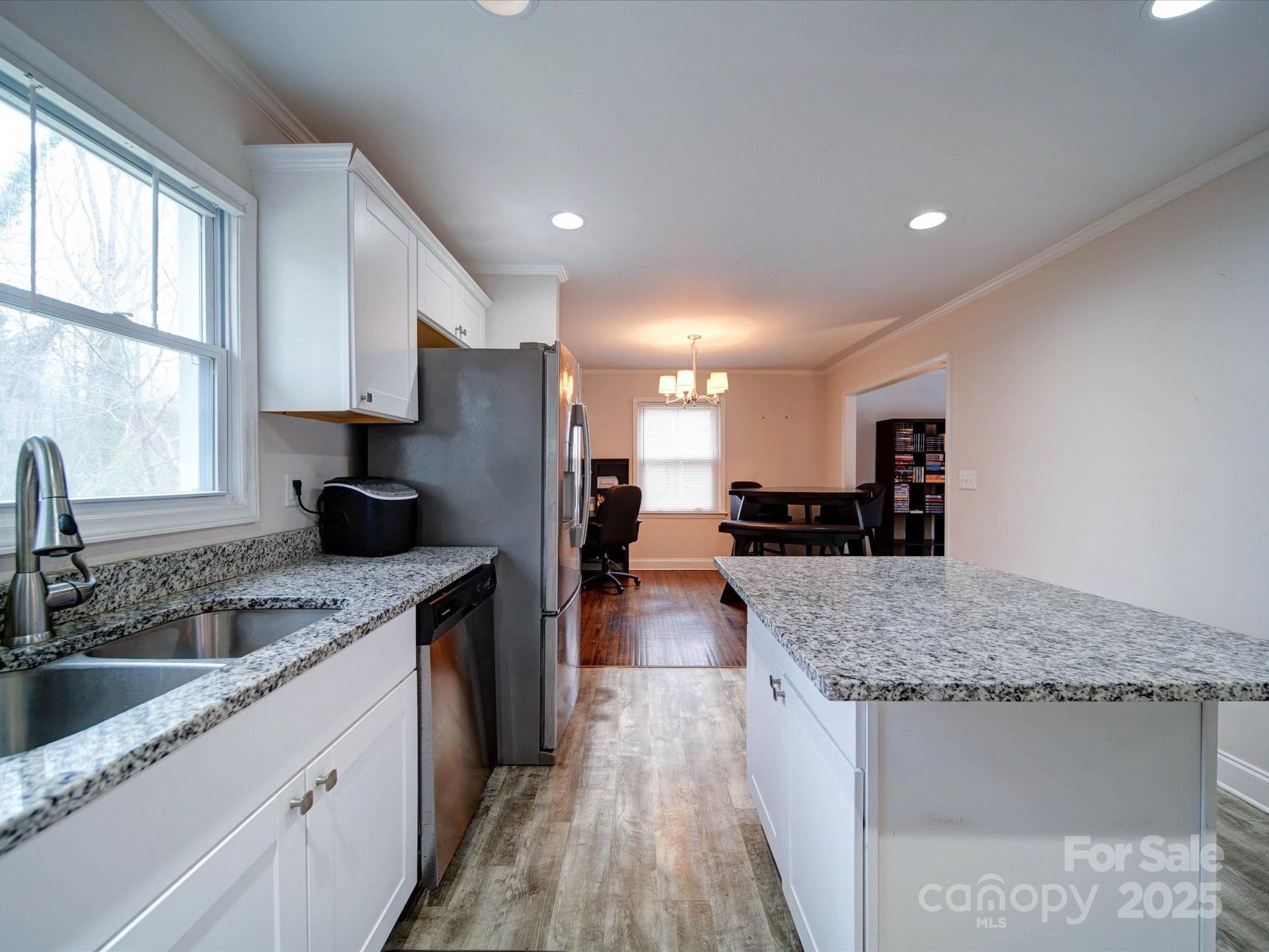 Property image 5 of 5743 Cherrycrest Lane in Montclaire, Charlotte, NC 28217