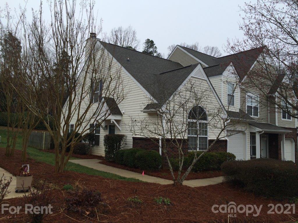 Property image 3 of 8327 Southgate Commons Drive in Southgate, Charlotte, NC 28277