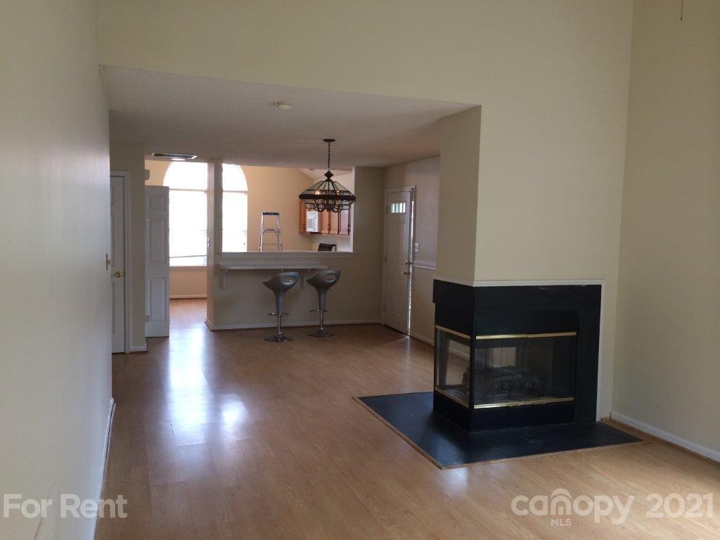 Property image 4 of 8327 Southgate Commons Drive in Southgate, Charlotte, NC 28277