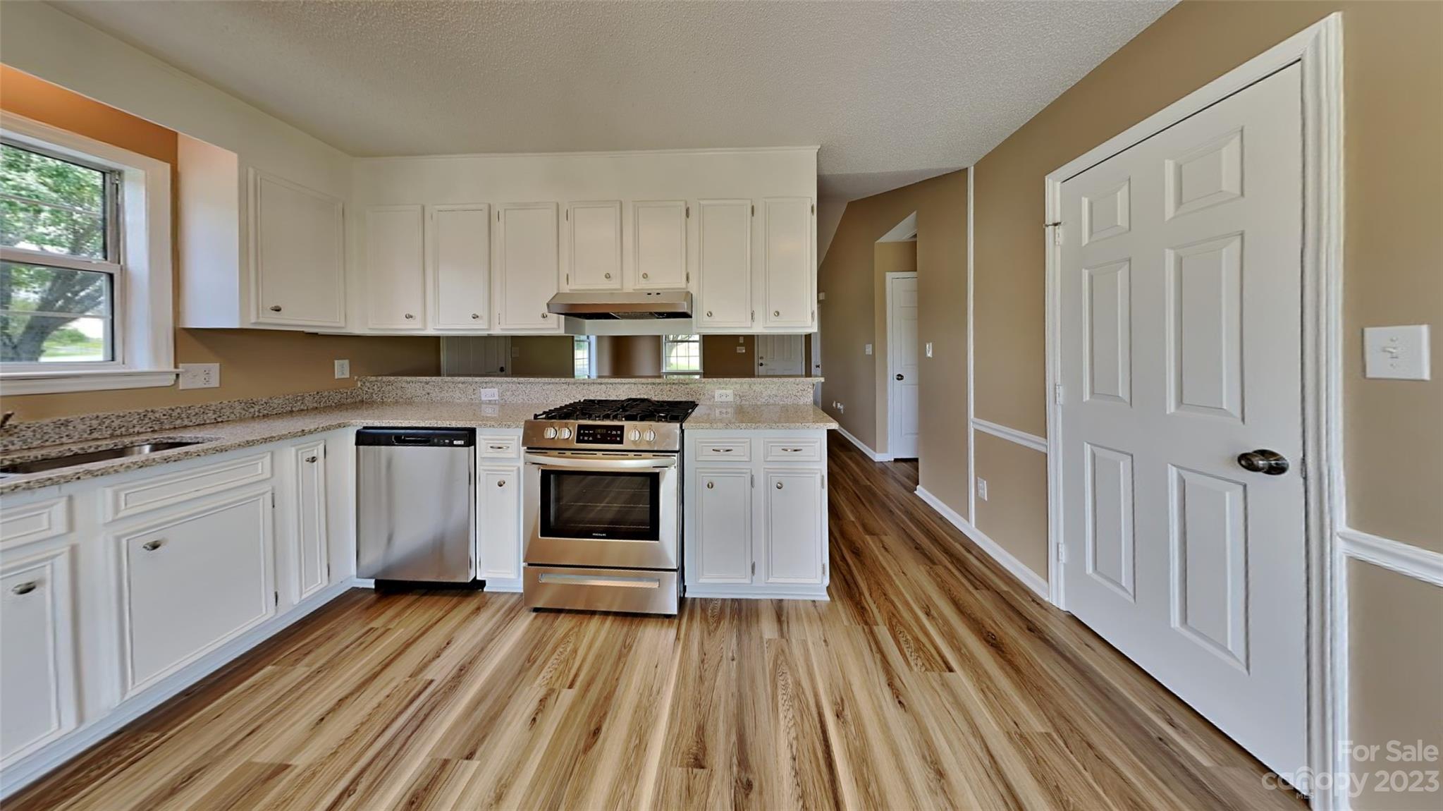 Property image 4 of 407 Cottonwood Circle in Hampton Meadows, Monroe, NC 28110