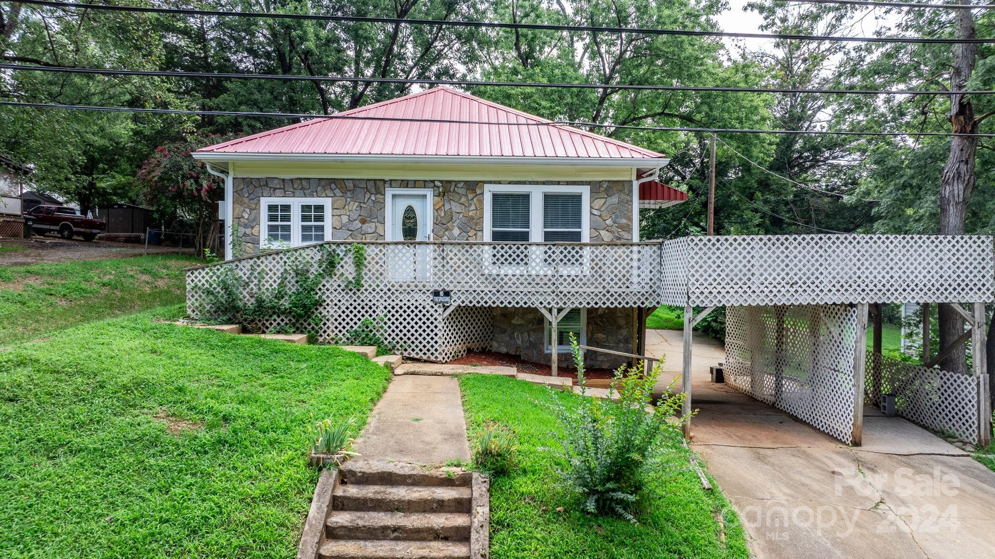 Property image 2 of 93 13th Street in Shuford Mill Village, Hickory, NC 28602