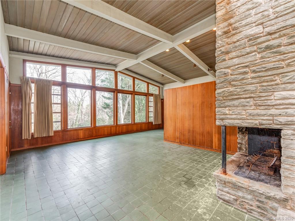 Property image 2 of 214 Pinehurst Lane in Dogwood Hills, Newton, NC 28658