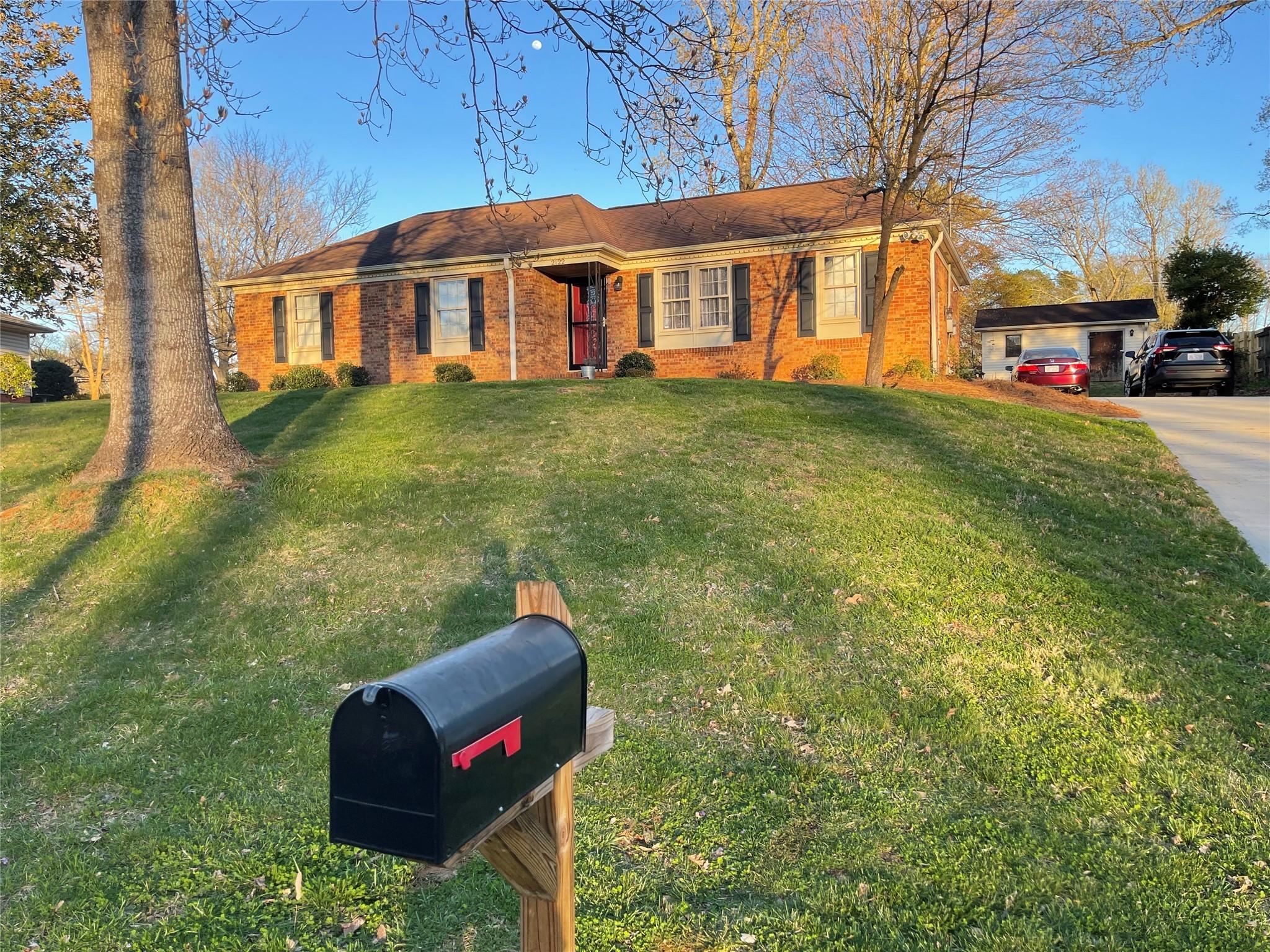 Property image 2 of 2122 Regent Court in Sedgefield, Gastonia, NC 28054