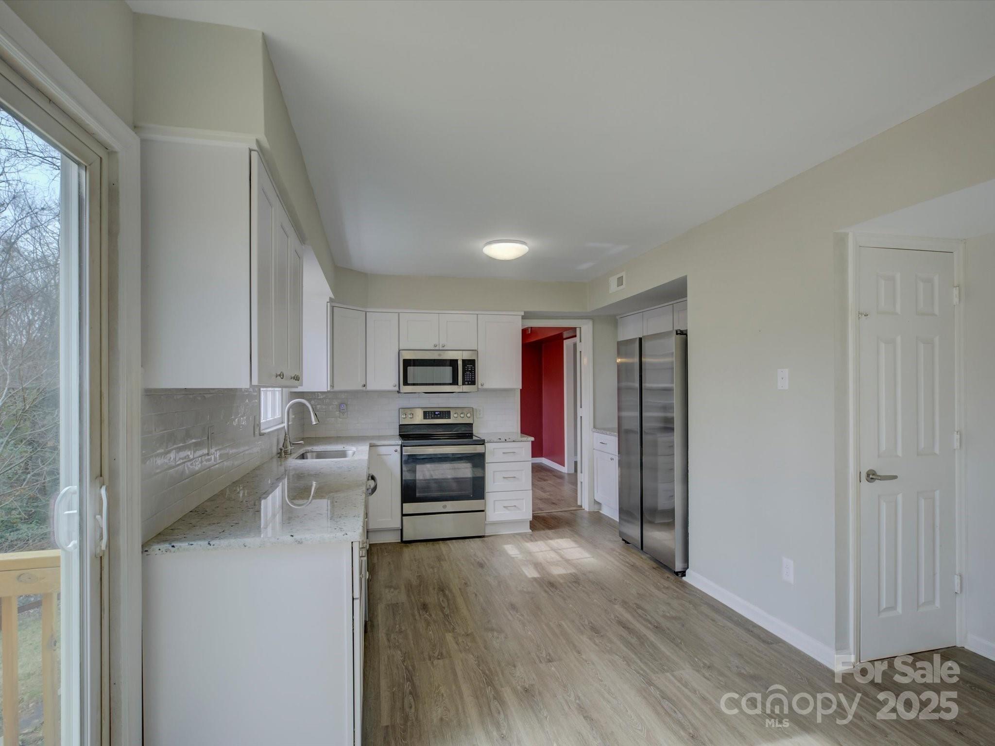 Property image 3 of 5923 Rexwood Place in Spring Valley, Charlotte, NC 28210