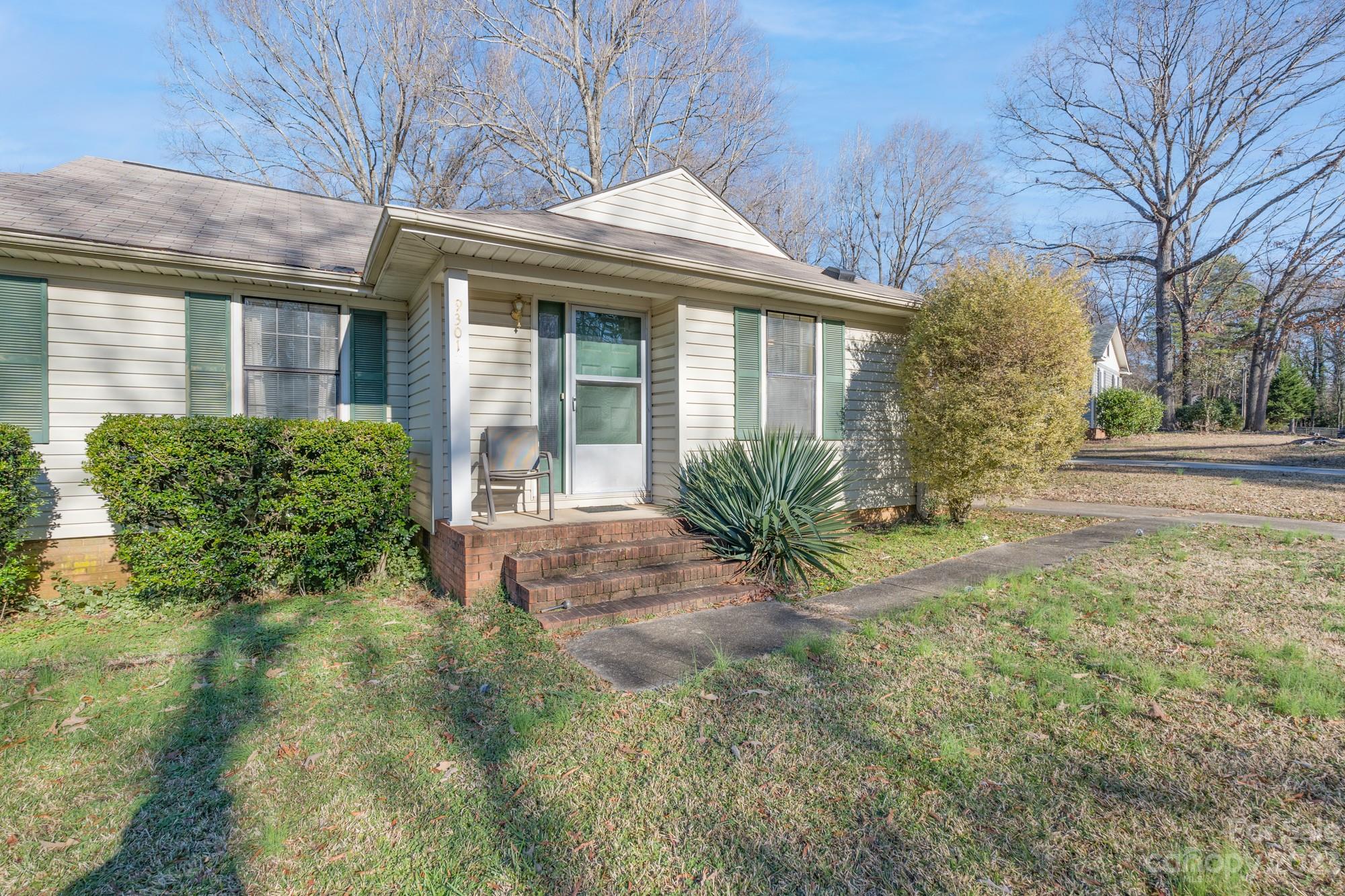 Property image 4 of 9301 Knotty Pine Circle in Timber Creek, Charlotte, NC 28227