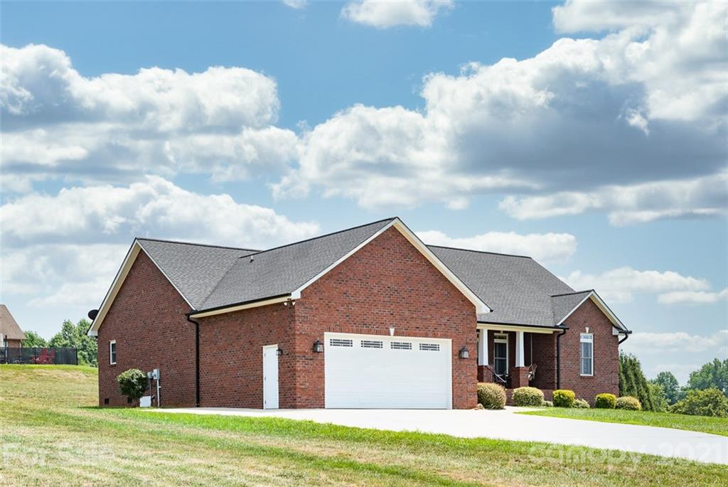 Property image 2 of 2411 Carriage Lane in Grandview Farms, Lincolnton, NC 28092