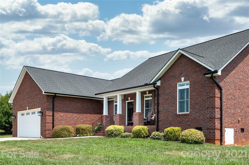 Property image 5 of 2411 Carriage Lane in Grandview Farms, Lincolnton, NC 28092