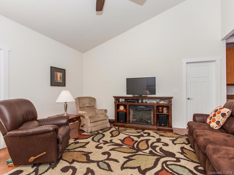 Property image 4 at 28 Onteora Oaks Drive, Asheville, NC 28803