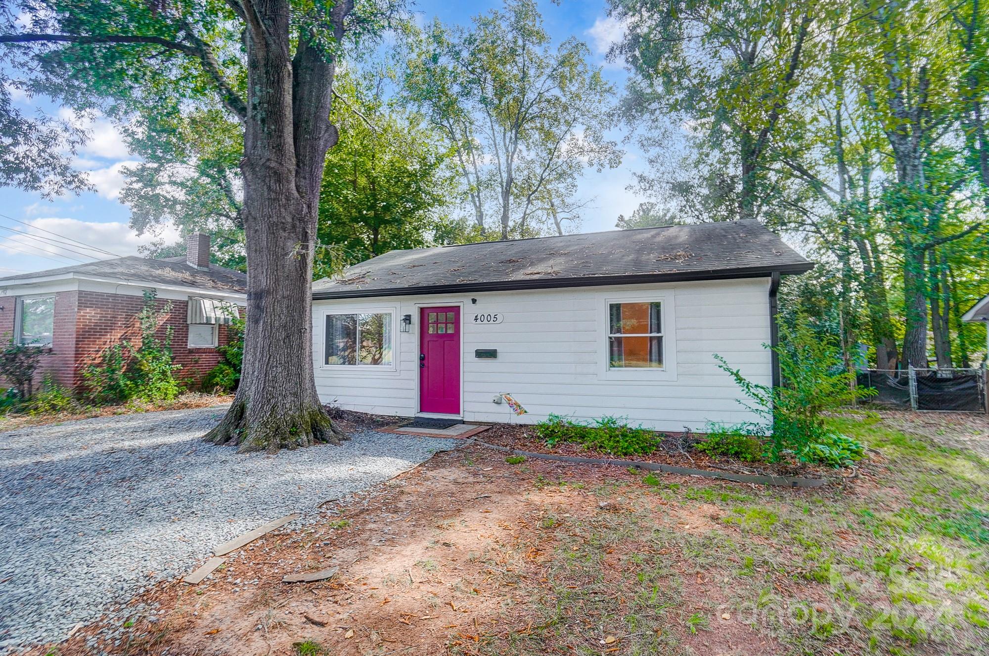 Property image 4 of 4005 Howie Circle in Howie Acres, Charlotte, NC 28205