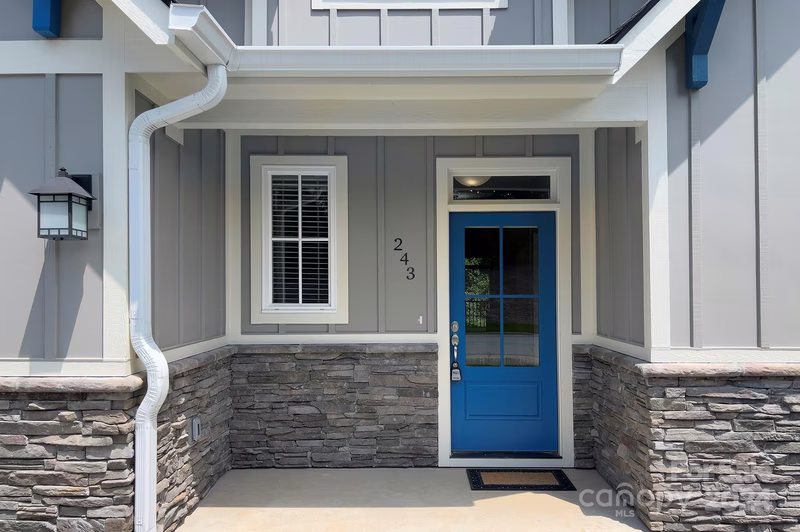 243 Hogans View Circle