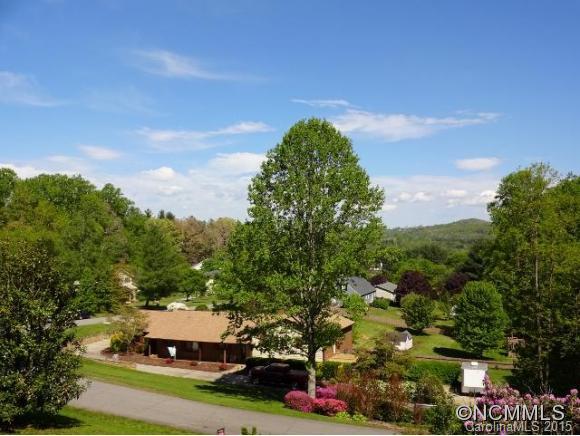 Property image 2 of 55 Oakwood Drive in Ravenwood Forest, Horse Shoe, NC 28742