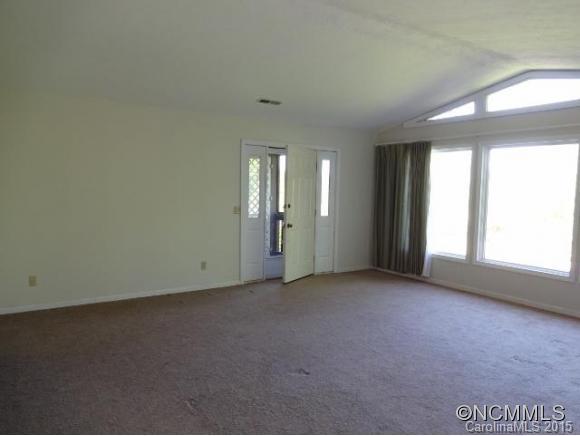 Property image 3 of 55 Oakwood Drive in Ravenwood Forest, Horse Shoe, NC 28742