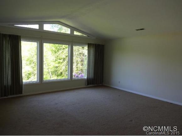 Property image 4 of 55 Oakwood Drive in Ravenwood Forest, Horse Shoe, NC 28742
