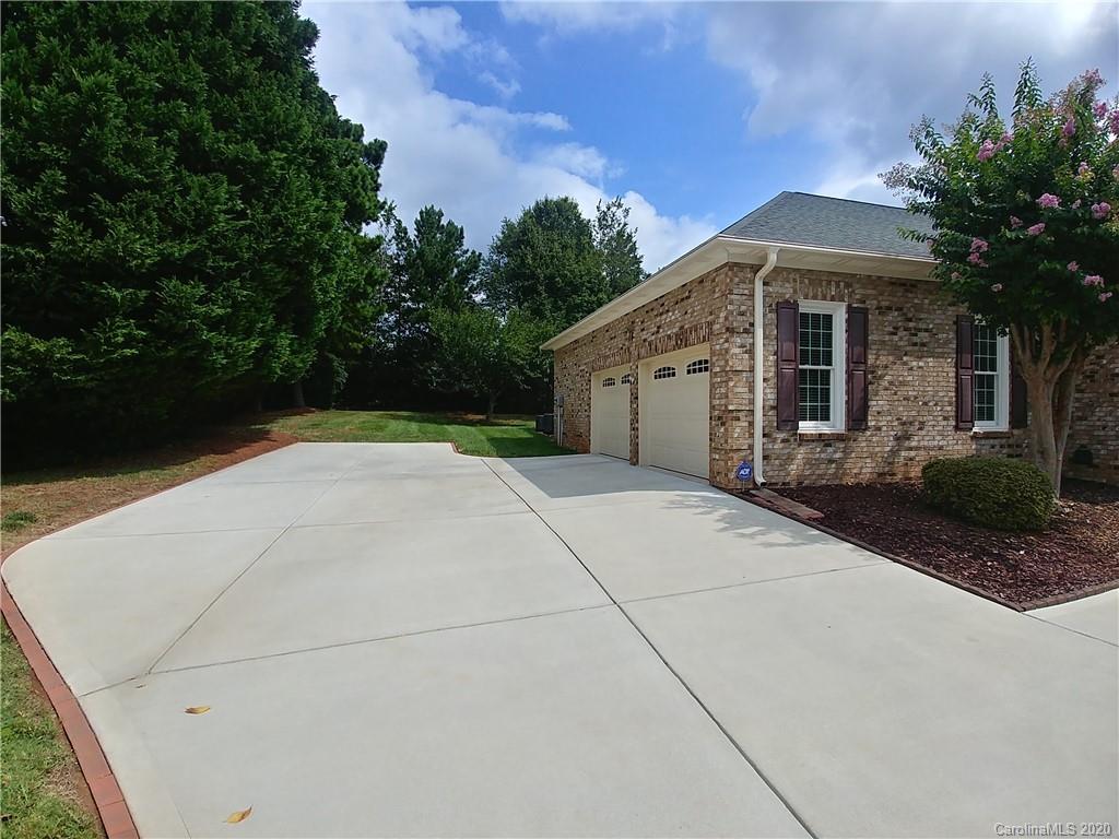 Property image 4 of 1266 Lochshire Lane in Glenmoor, Gastonia, NC 28054