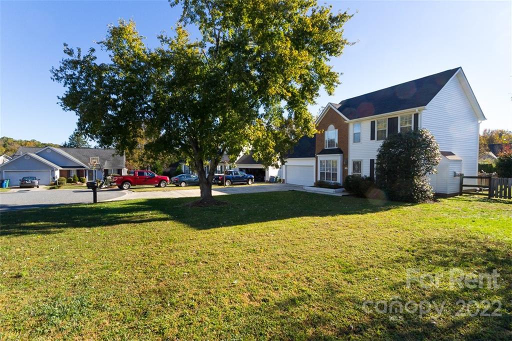 Property image 3 of 7000 Gatwick Lane in Buckingham, Matthews, NC 28104