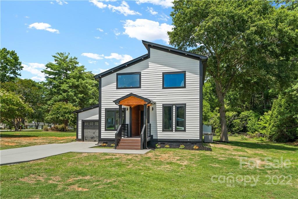 Property image 2 of 718 Malotte Lane in Robinson Heights, Gastonia, NC 28054