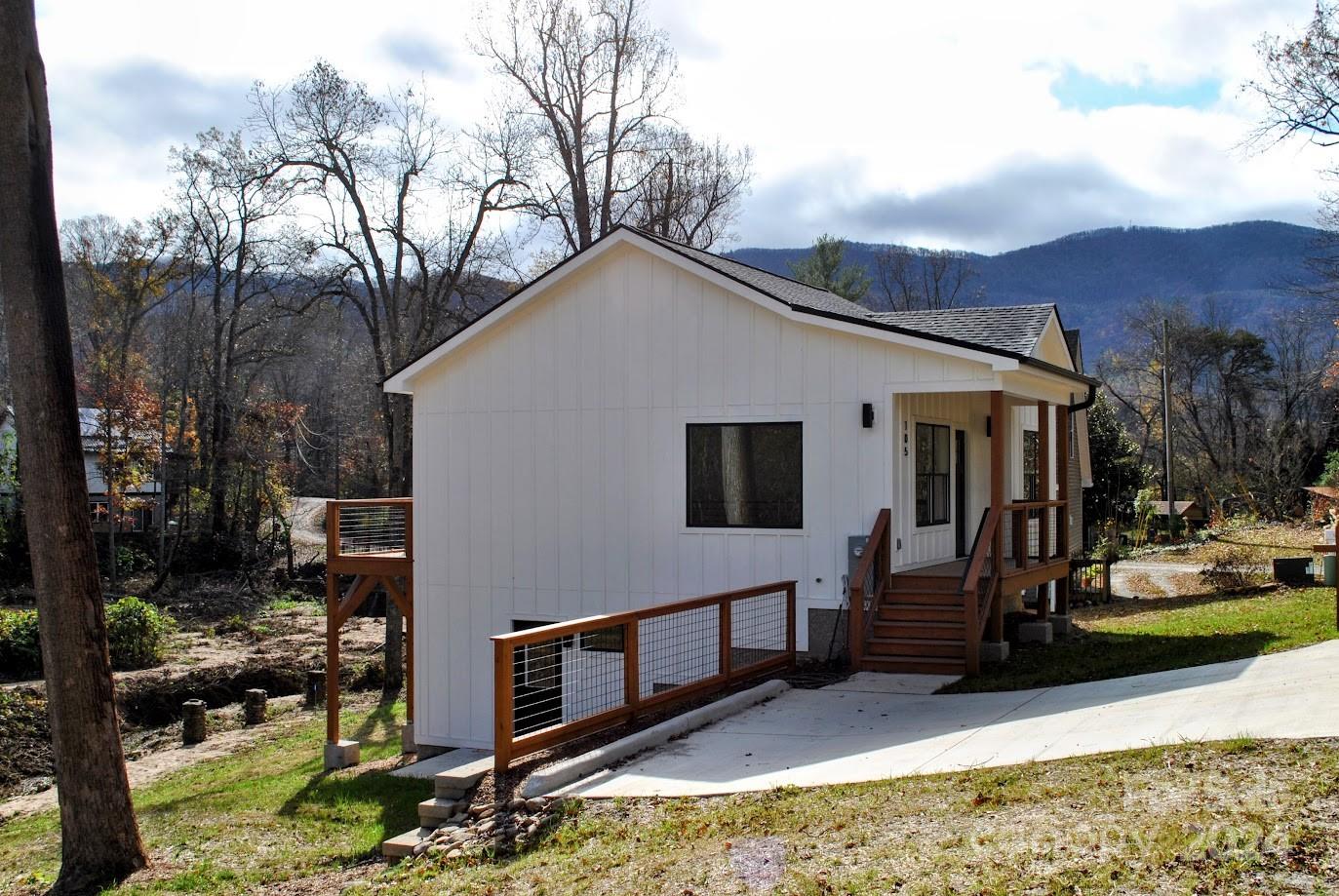 Property image 2 of 105 Ivanhoe Drive in Grovemont, Swannanoa, NC 28778