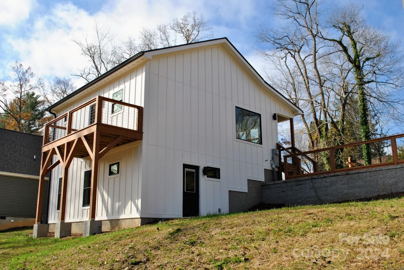 Property image 3 of 105 Ivanhoe Drive in Grovemont, Swannanoa, NC 28778