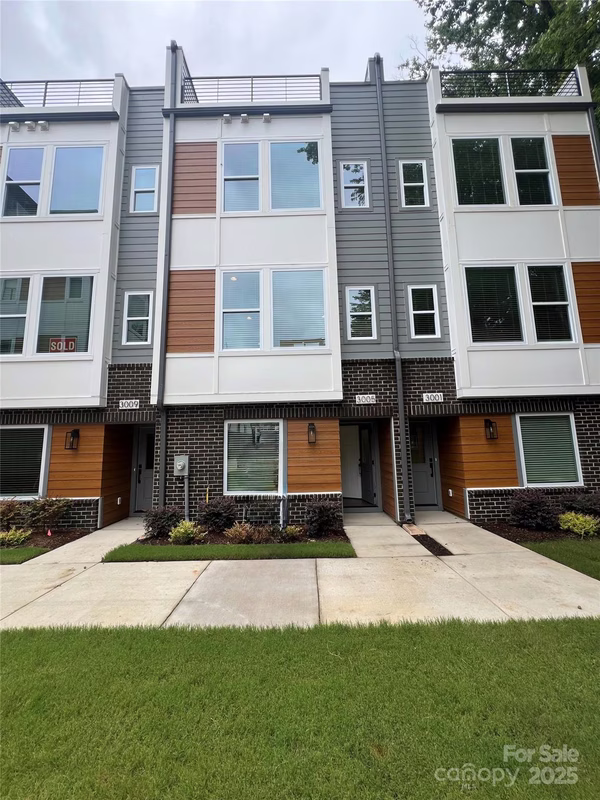 3005 Loso Terrace