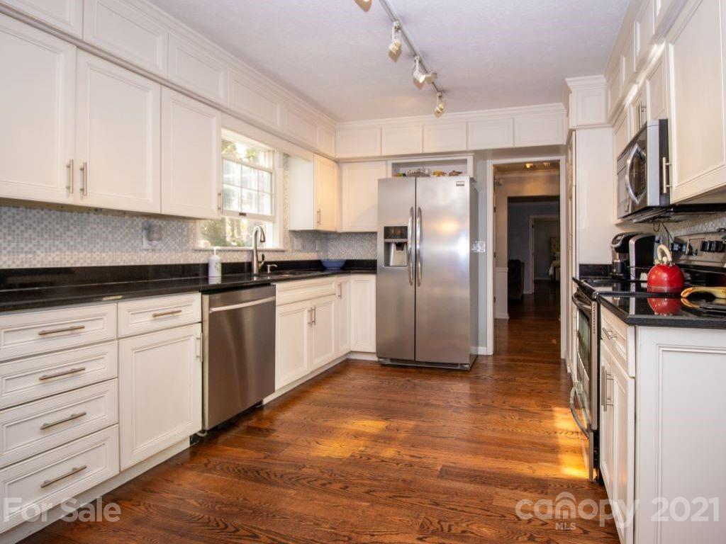 Property image 2 of 101 Larchmont Drive in Tamarac, Hendersonville, NC 28791