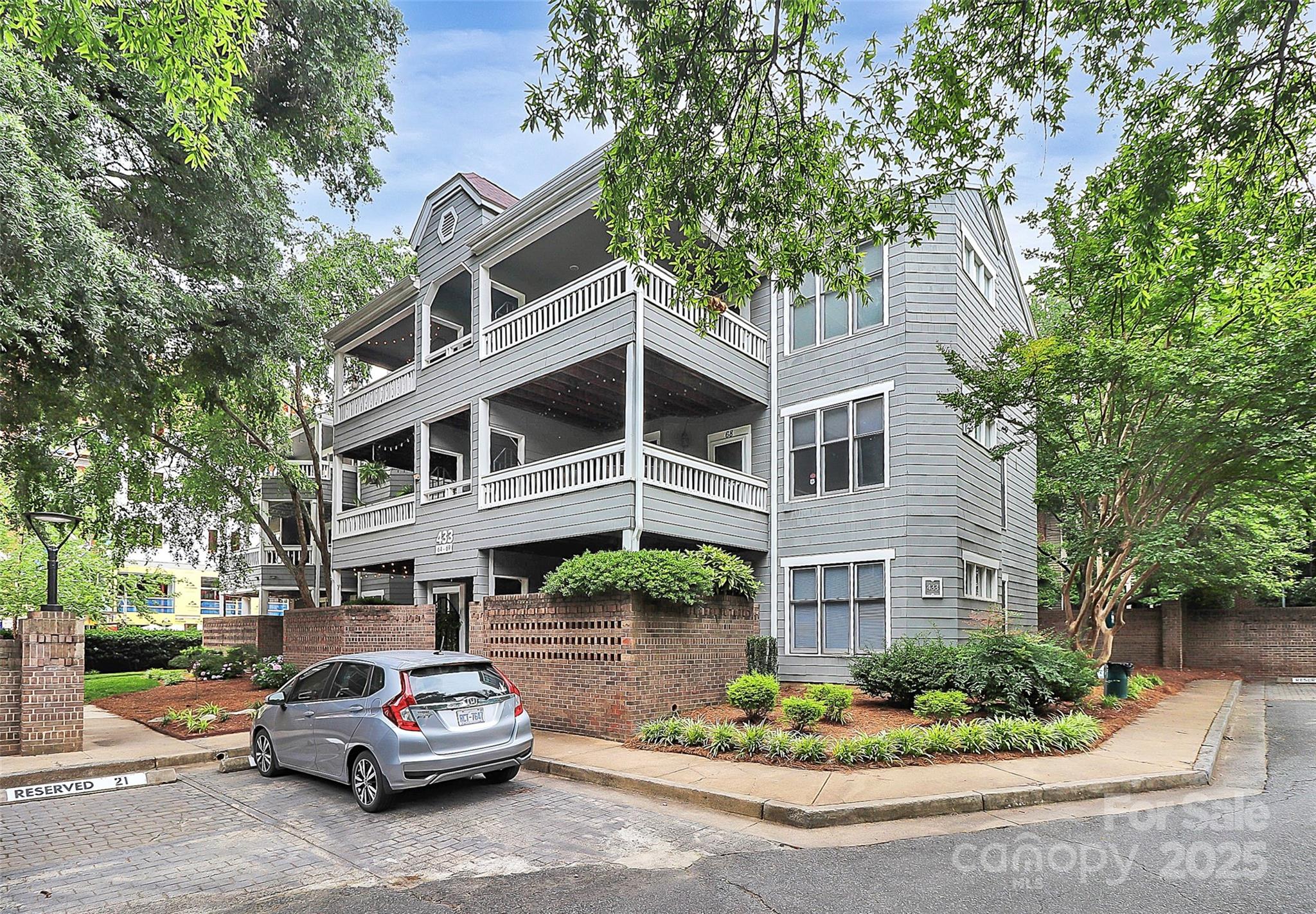 Property image 2 of 433 W 8th Street in Springfield Square, Charlotte, NC 28202