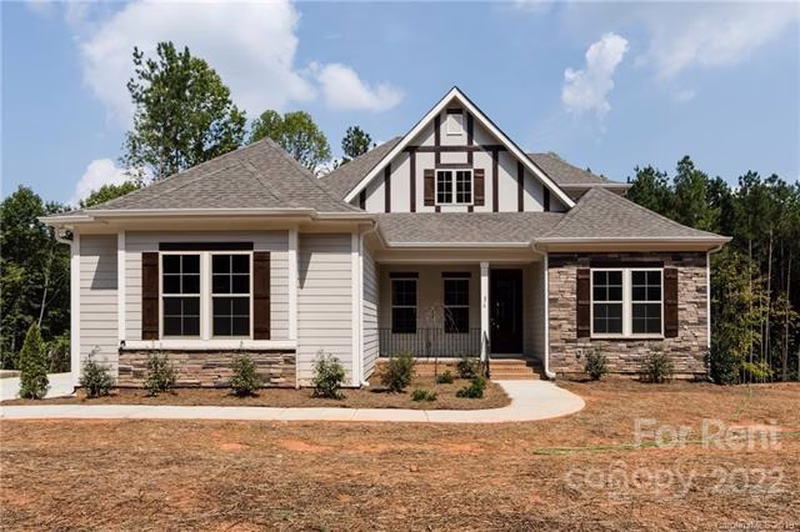 704 Kenway Loop